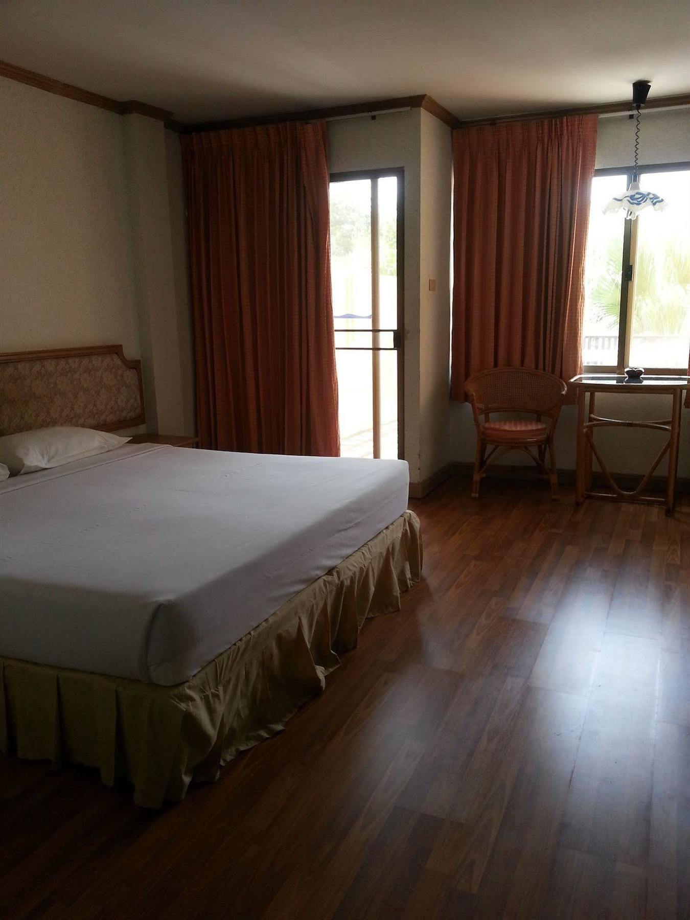 Takiab Beach Resort Hua Hin Bagian luar foto