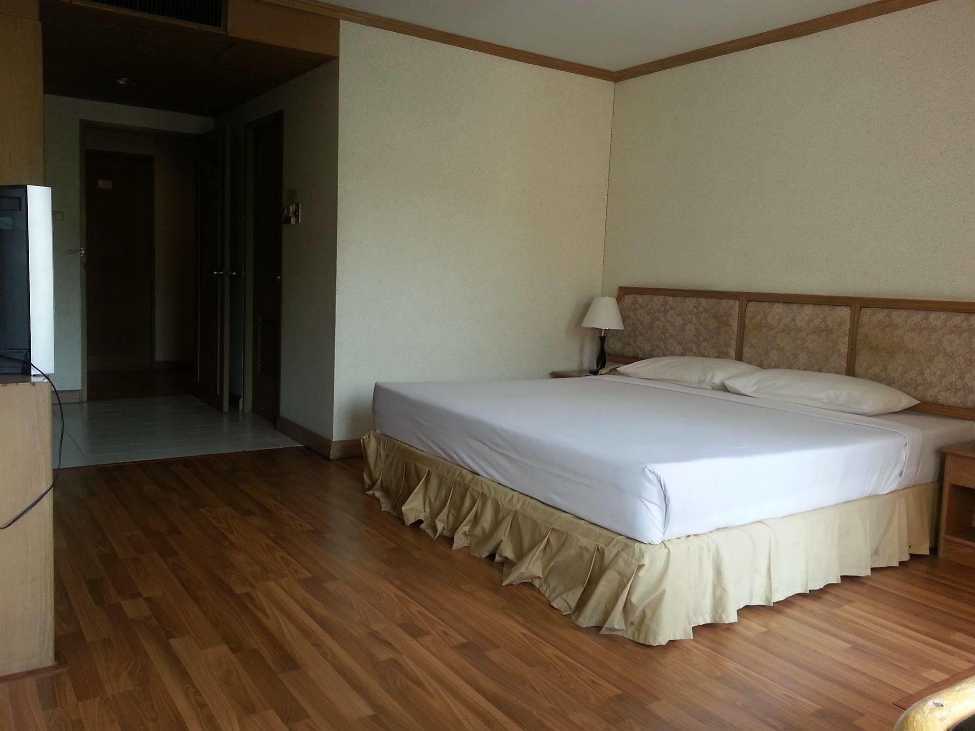 Takiab Beach Resort Hua Hin Bagian luar foto