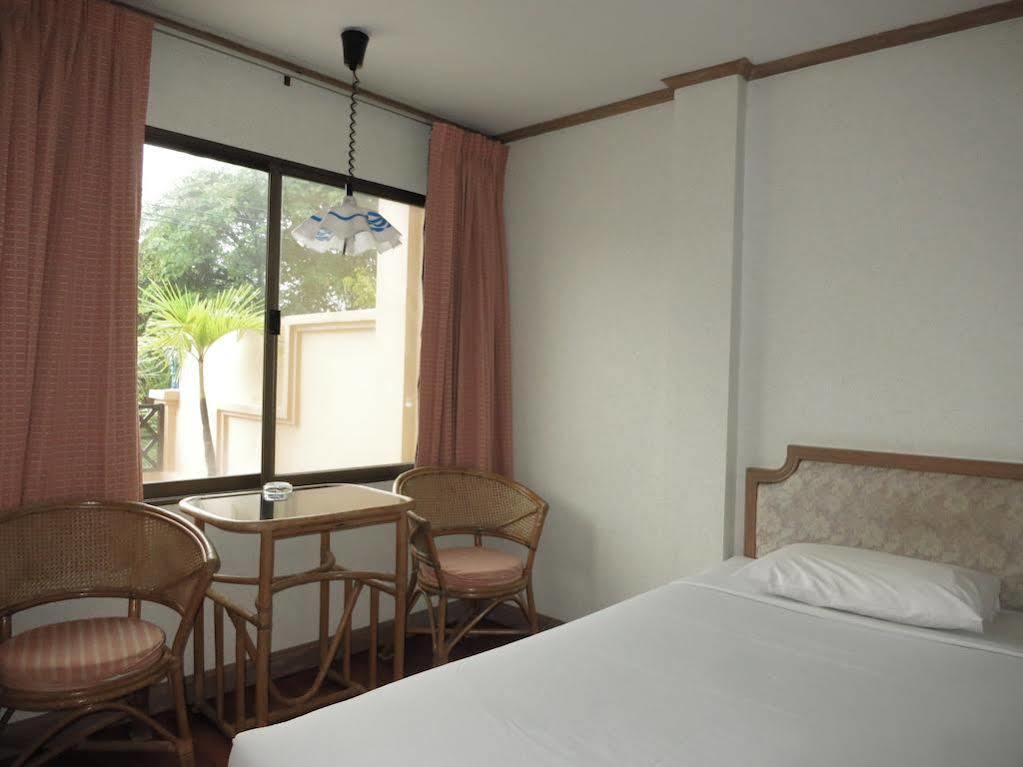 Takiab Beach Resort Hua Hin Bagian luar foto