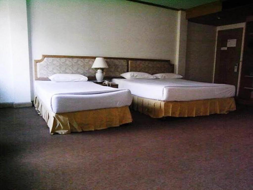 Takiab Beach Resort Hua Hin Bagian luar foto